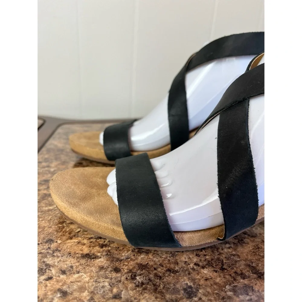 Lucky Brand Pydrina Black Leather Sandals 8.5 M Block Heel Strappy‎ Zipper Back